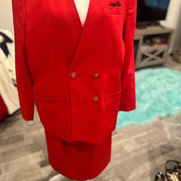 Red double breasted business suit, like new size 12 skirt and blazer - Picture 6 of 6